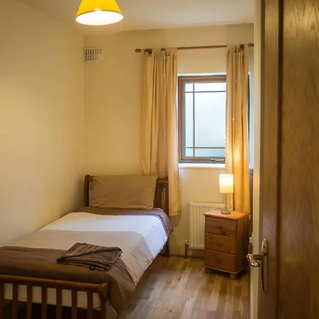 17 Canons Lane كليفدين