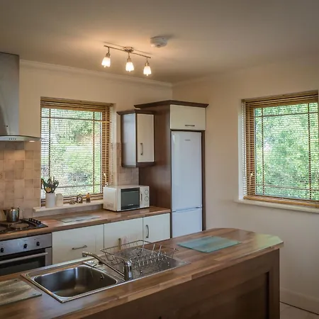 17 Canons Lane * كليفدين